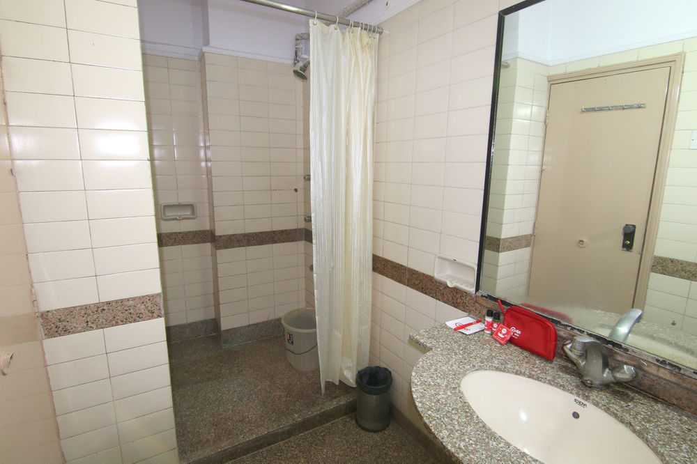 מומביי Lucky Hotel Goregaon מראה חיצוני תמונה