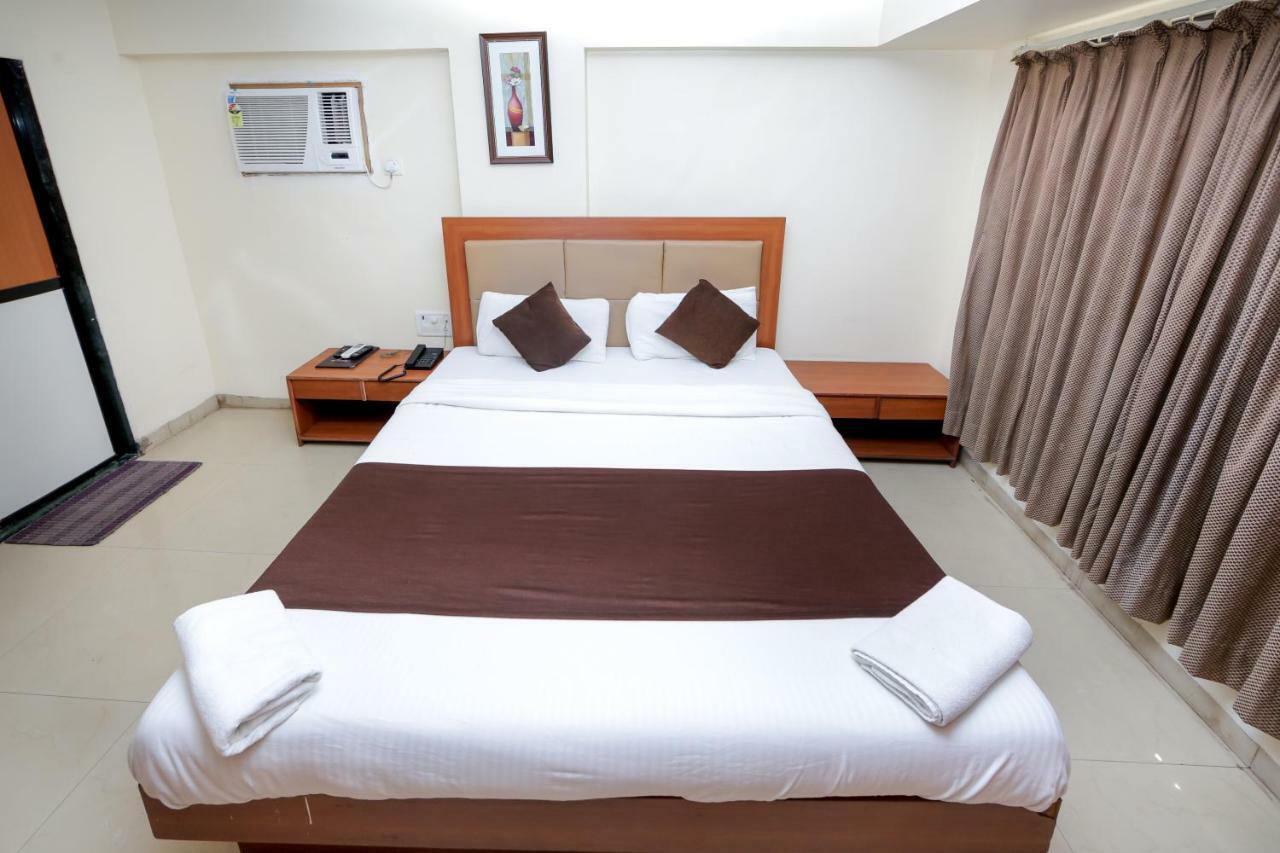מומביי Lucky Hotel Goregaon מראה חיצוני תמונה
