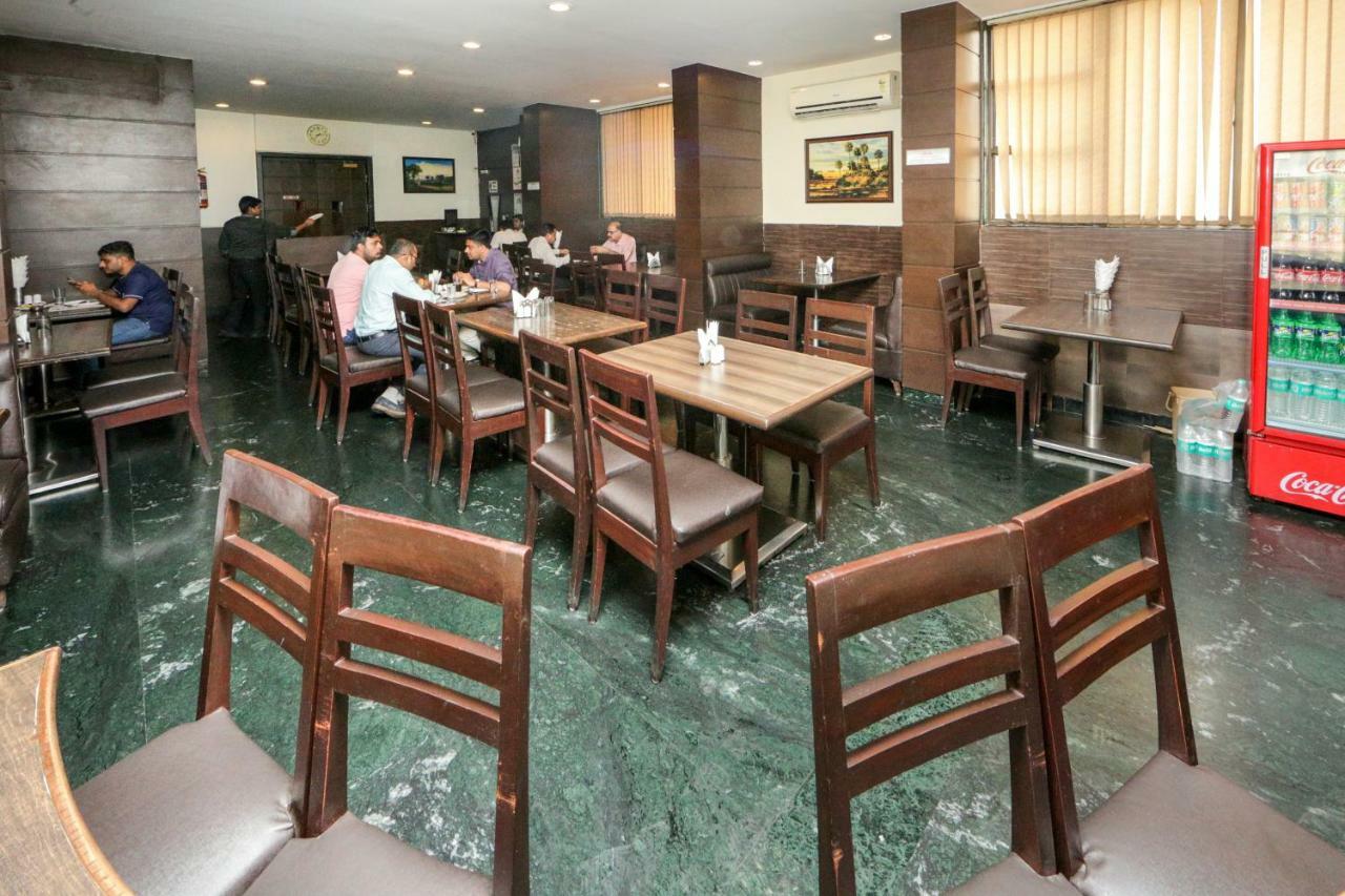 מומביי Lucky Hotel Goregaon מראה חיצוני תמונה