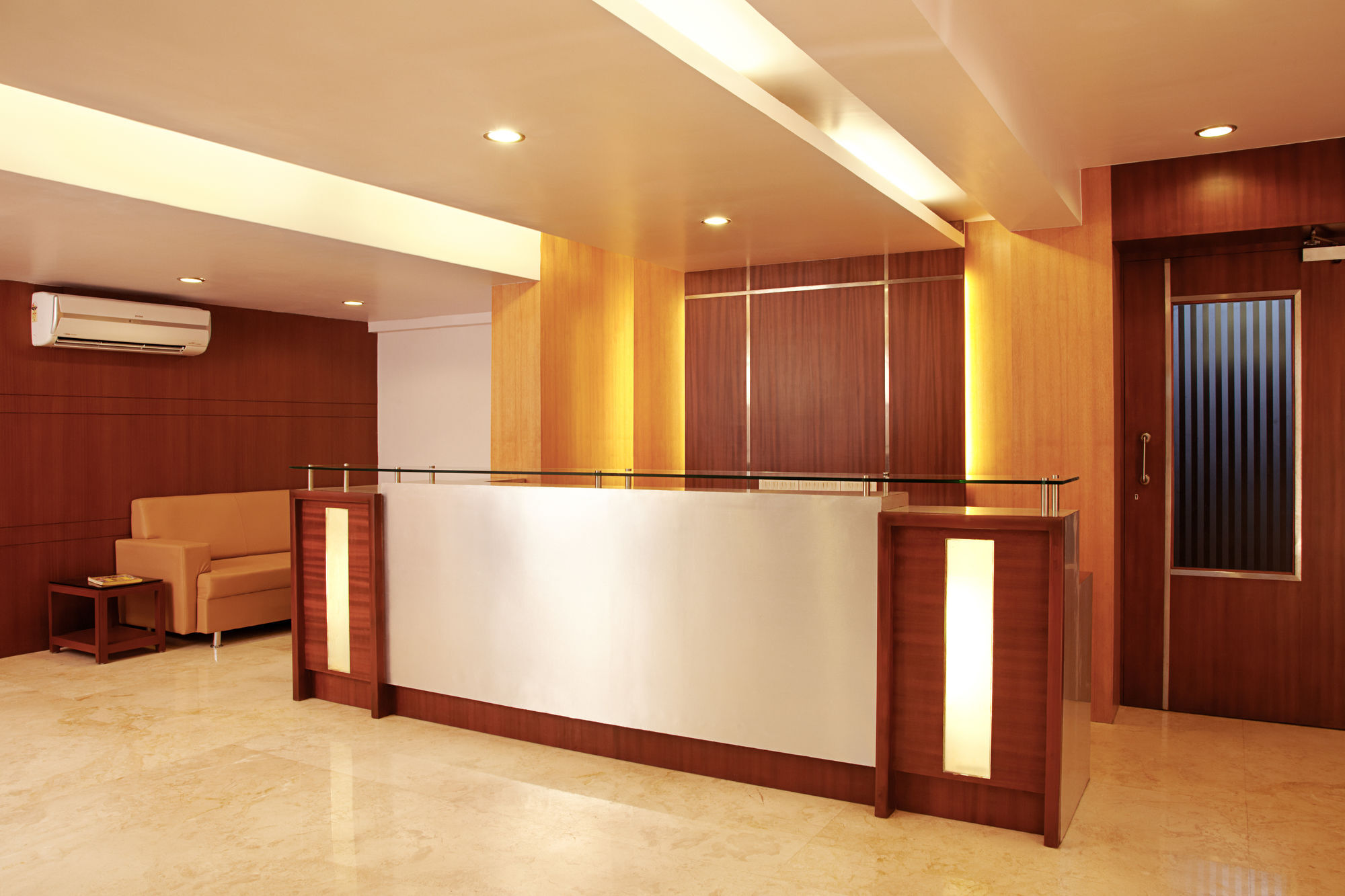 מומביי Lucky Hotel Goregaon מראה חיצוני תמונה